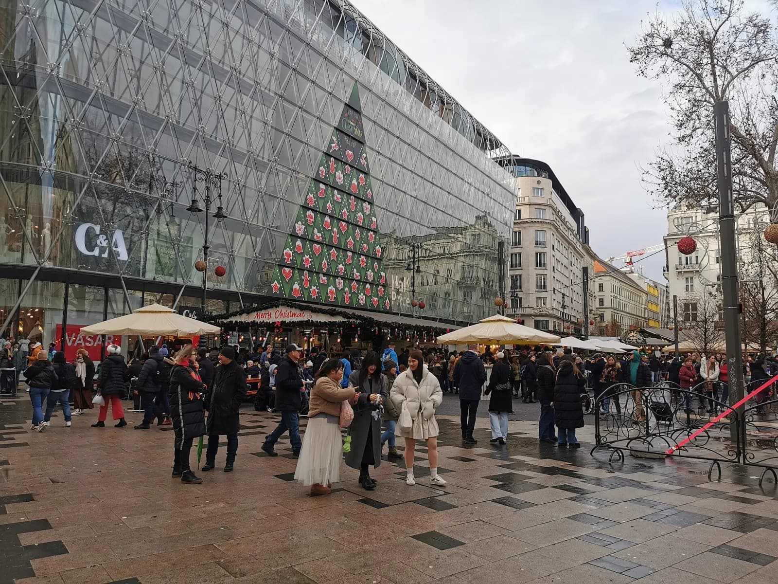 Kalėdinė mugė Vörösmarty aikštėje Budapešte